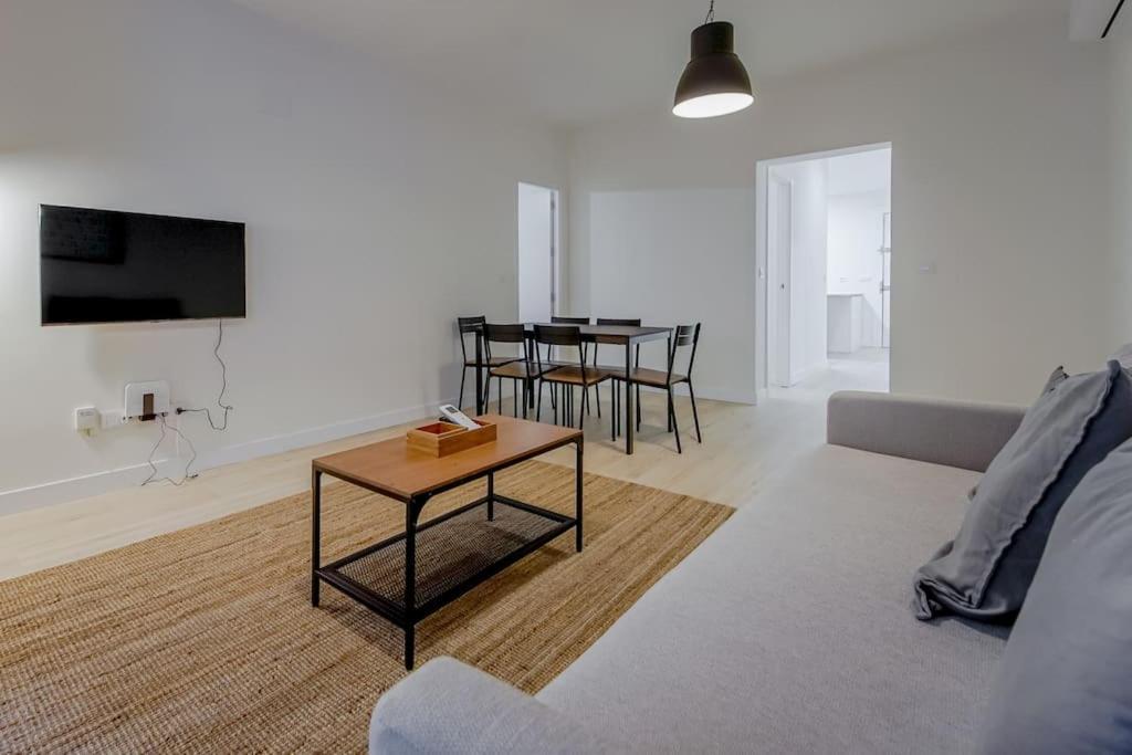 مدريد Modern Apt Para 6Px En La Plaza De Tirso De Molina المظهر الخارجي الصورة